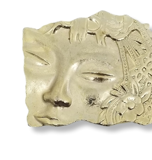 VINTAGE GOLDTONE ASIAN GEISHA FACE ABSTRACT DESIGN BROOCH - Picture 2 of 4